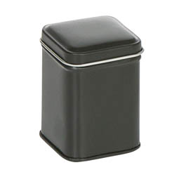 Vorratsbehälter: Traditionelle Dose für ca. 25 Gramm Tee; quadratische Stülpdeckeldose, schwarz, aus Weißblech.