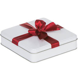Vorratsbehälter: Geschenkverpackung; flache, quadratische Stülpdeckeldose  aus Weißblech. Weiß, mit rotem aufgedrucktem Geschenkband.